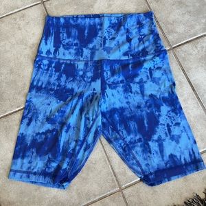 Lululemon Align high rise blue tie dye biker shorts 10’inch .